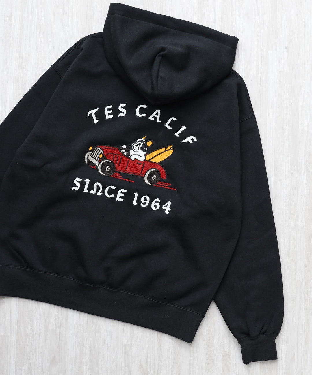 10月下旬お届け予定》TES 50S CAR CLUB EMB BIG SWEAT PARKA