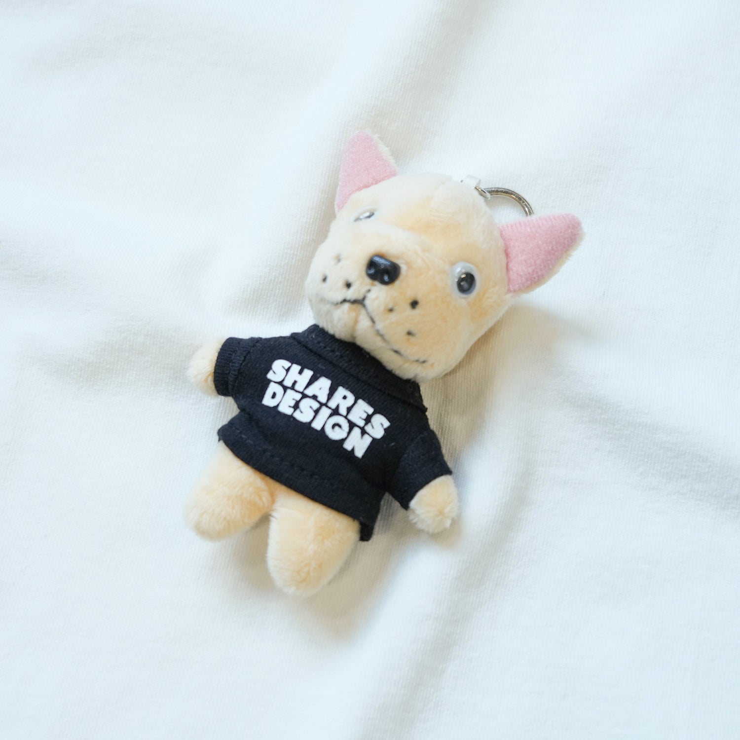 SHARES TOY KEY HOLDER / ぬいぐるみキーホルダー クリーム – TES