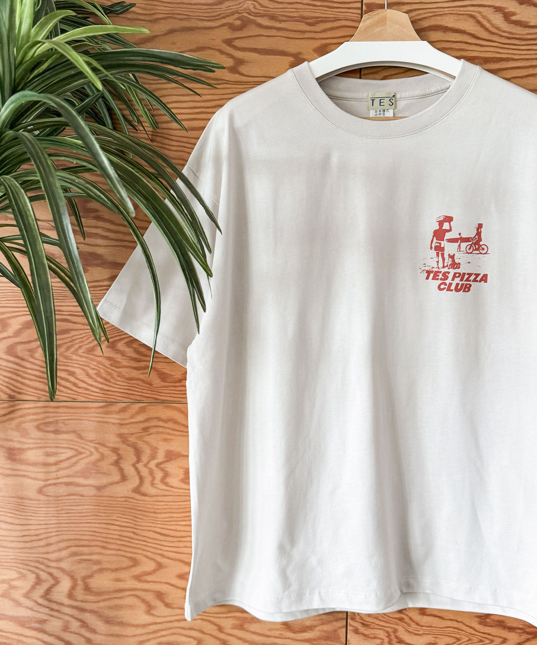 7月下旬お届け予定》【WEB / FLAG SHOP限定】TES PIZZA CLUB T-SHIRT