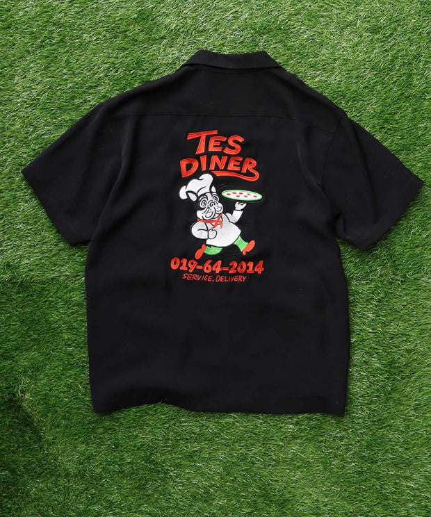 《5月上旬お届け予定》	TES PIZZA DINER CREW EMB SHIRT / 半袖シャツ