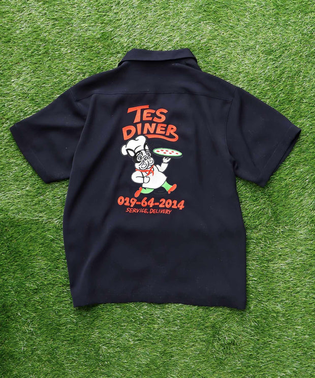 《5月上旬お届け予定》	TES PIZZA DINER CREW EMB SHIRT / 半袖シャツ