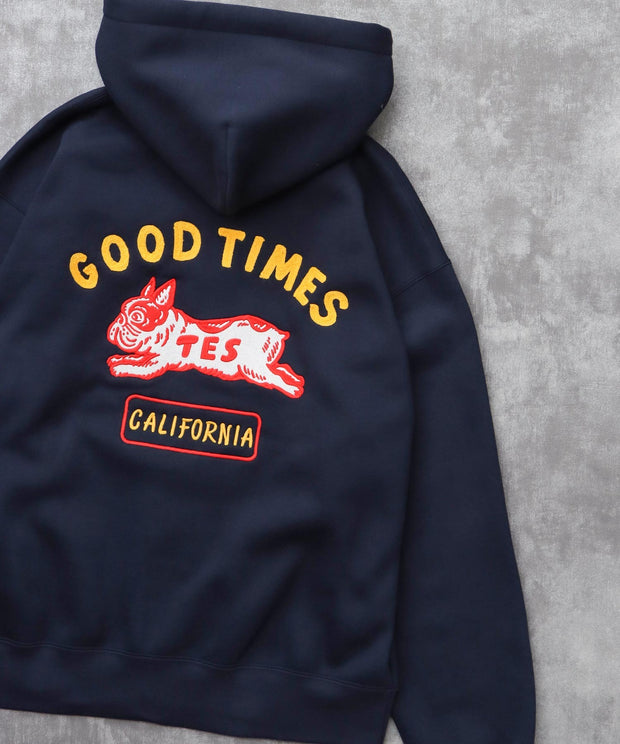 《10月下旬お届け予定》TES GOOD TIMES EMB BIG SWEAT ZIP PARKA / スウェットパーカー