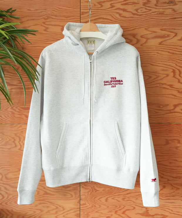 《11月中旬お届け予定》【WEB / FLAG SHOP限定】COLOR LOGO EMB MIDDLE WEIGHT ZIP PK / ショート丈ジップパーカー
