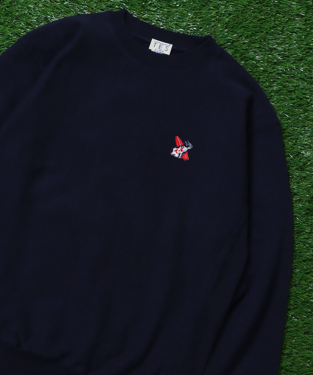 ≪カスタムオーダー≫ TES SURF BUHI CUSTOM ONE POINT EMB CREW SWEAT
